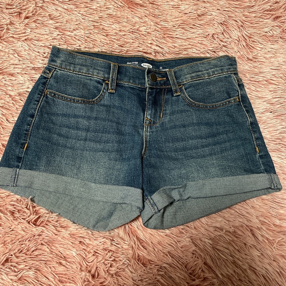 Cuffed Old Navy blue jean shorts.